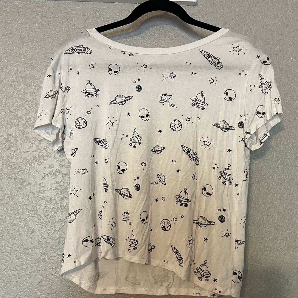 Medium space top